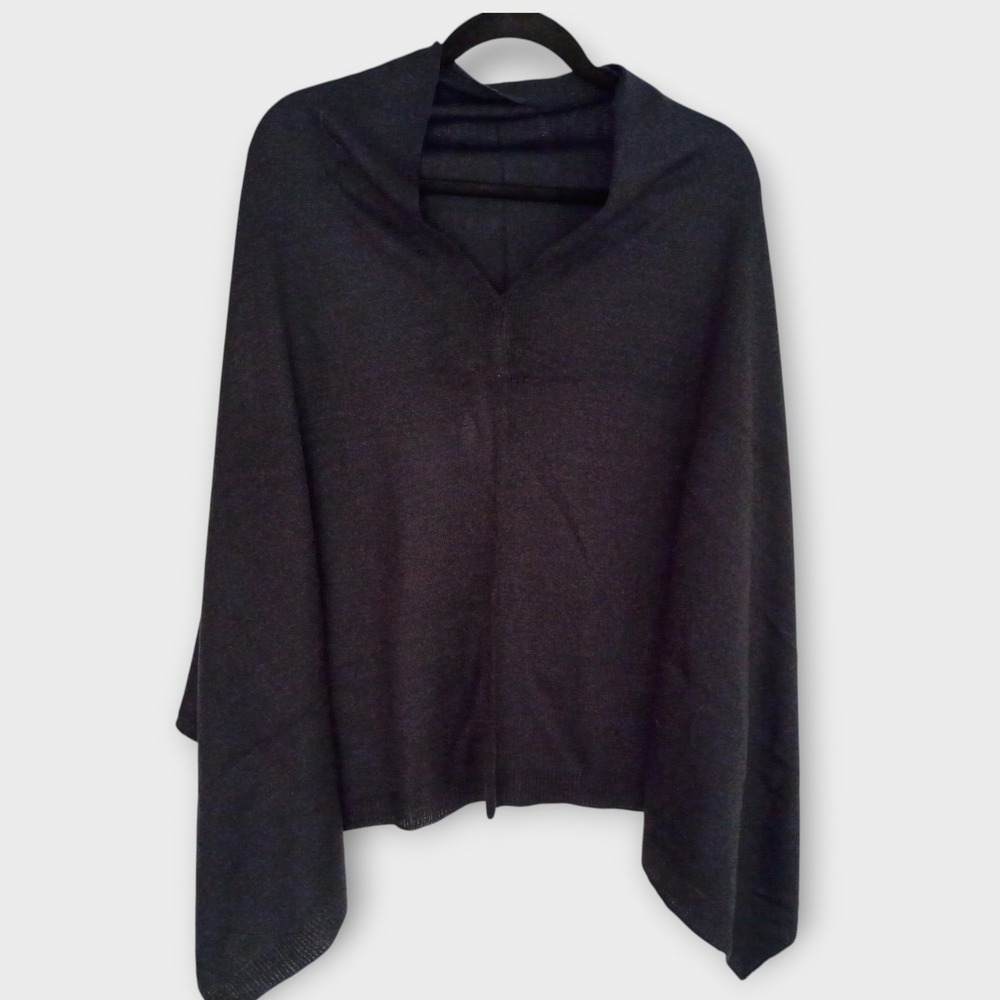 Viv  & Lou Women Black Knit Poncho Cape Shawl Wrap Lightweight Vneck Pashima NWT